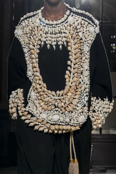 Look 50